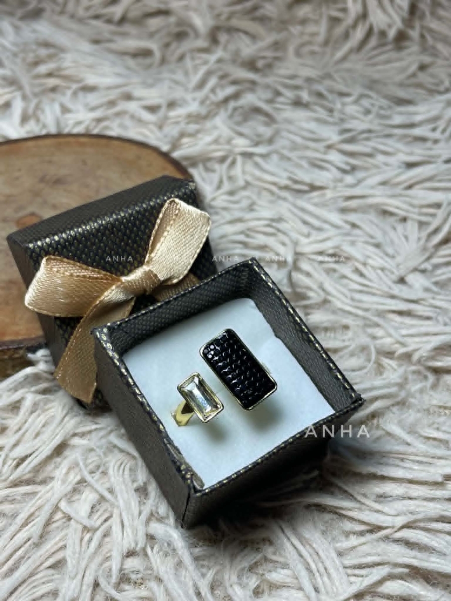 Black Stoned Finger Ring